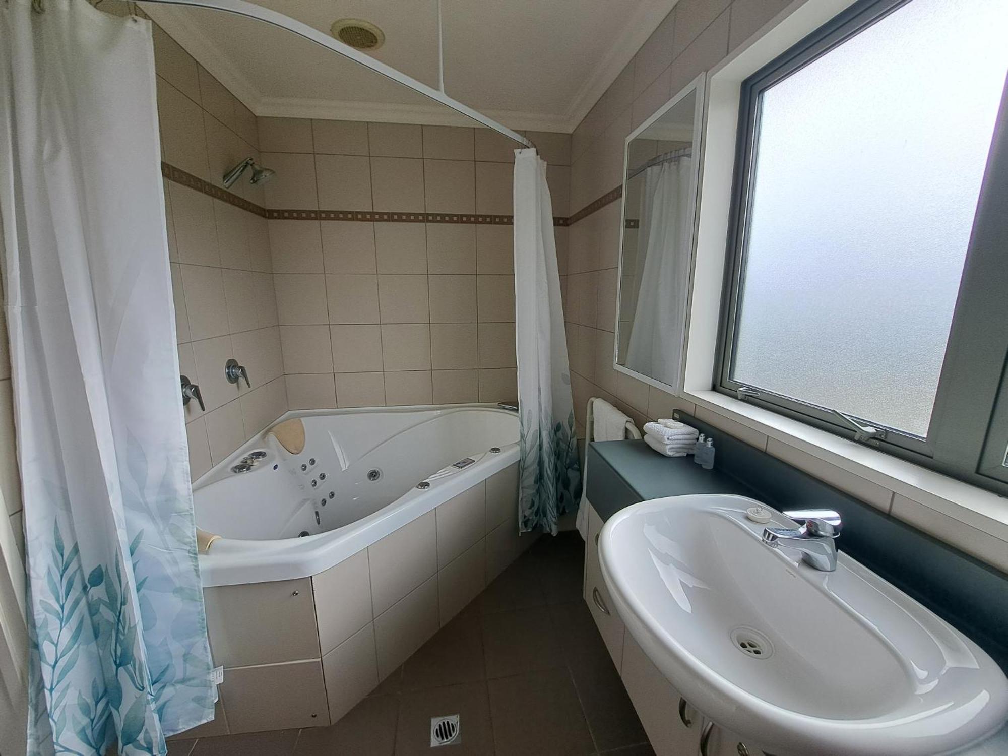 Hotel Lake Brunner Greymouth Exterior foto